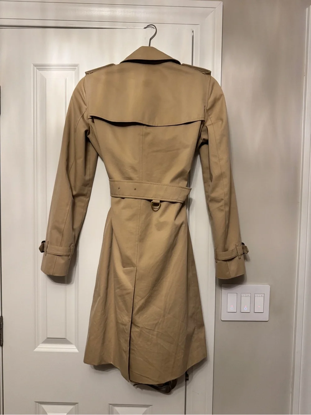 Burberry Beige Classic Trench Coat with Belted Waist (Kensington model) - Picture 2 of 5